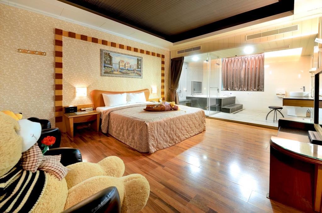 Holland Village Motel Tainan Exterior photo