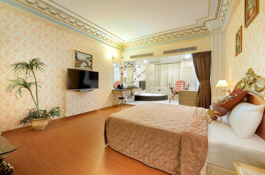 Holland Village Motel Tainan Exterior photo
