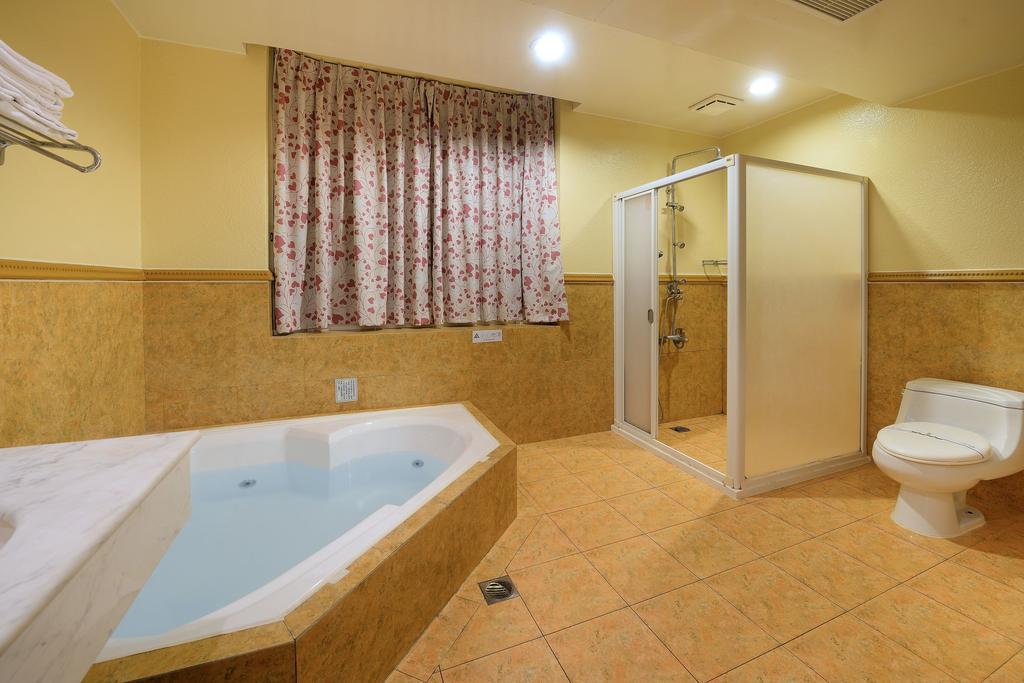 Holland Village Motel Tainan Exterior photo