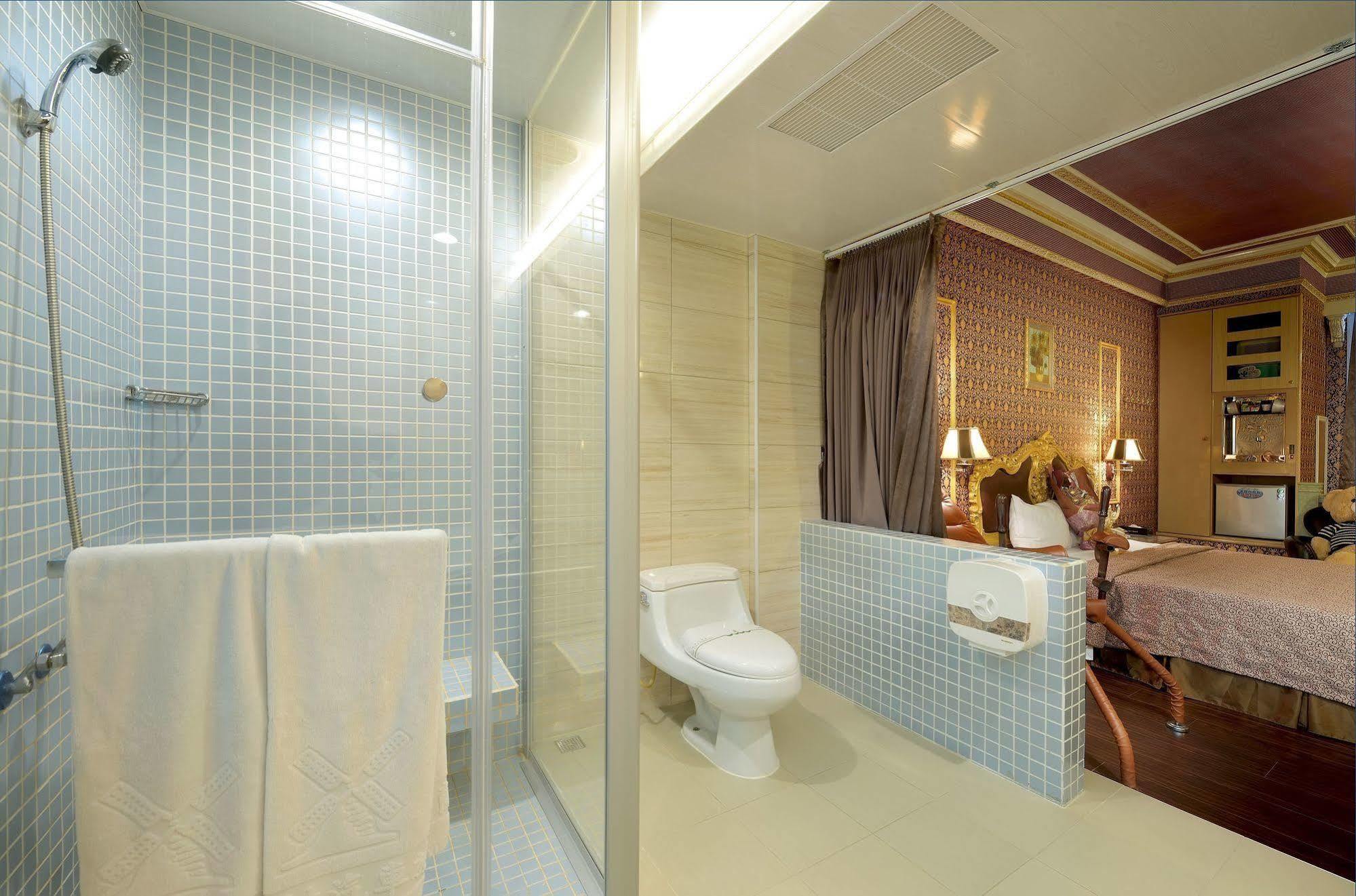 Holland Village Motel Tainan Exterior photo