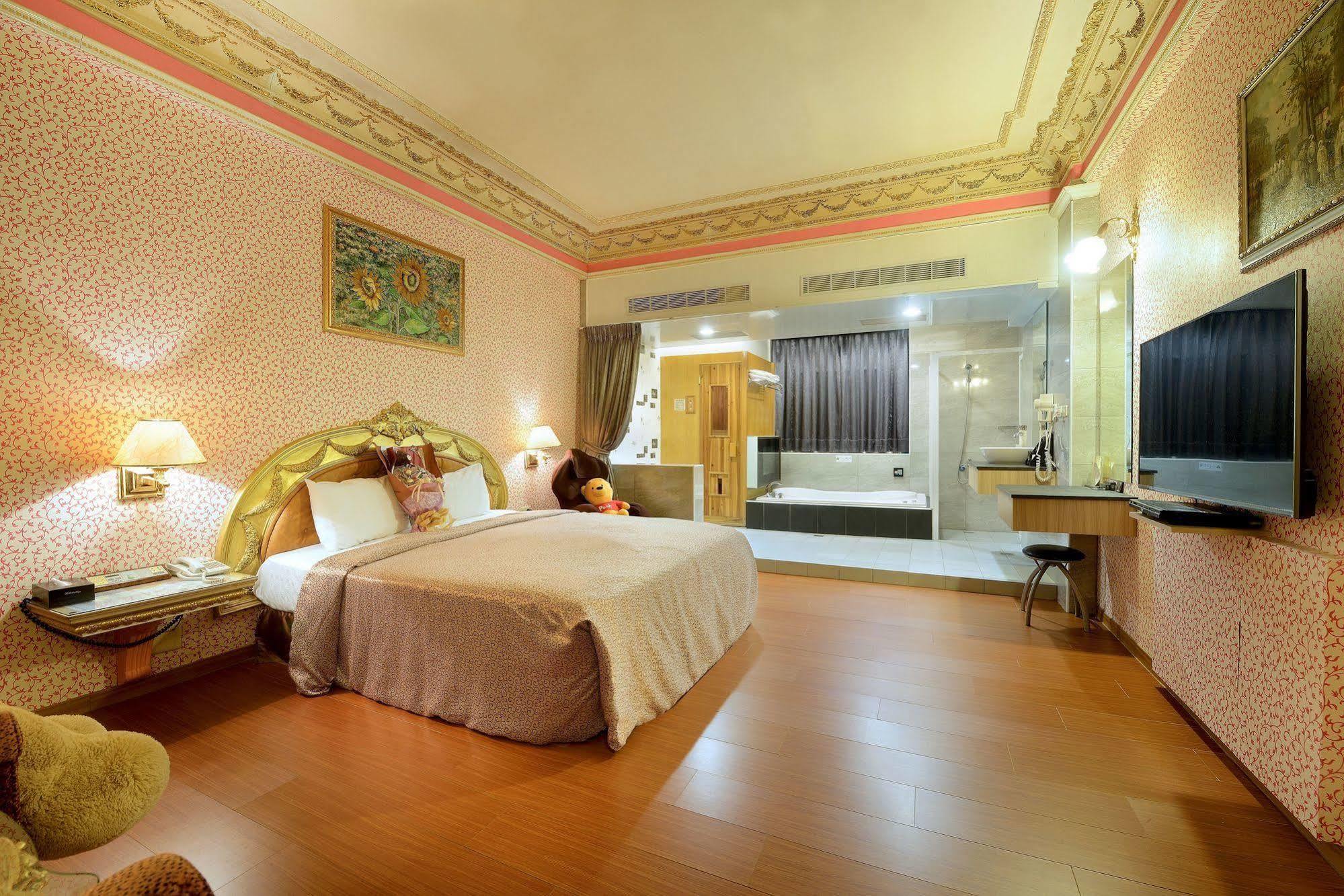 Holland Village Motel Tainan Exterior photo
