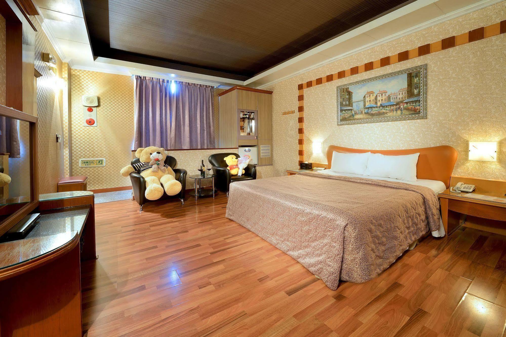 Holland Village Motel Tainan Exterior photo